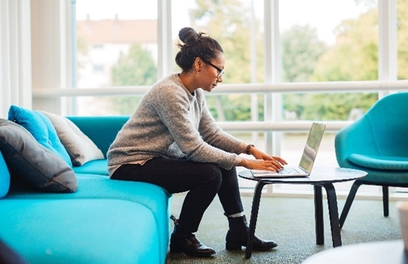 Woman accessing hsbc digital business banking on her laptop