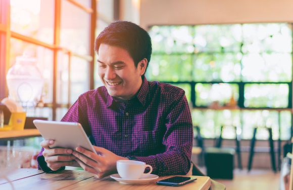 Businessman getting quick and simple online approvals with HSBCNet Businessman getting quick and simple online approvals with HSBCNet