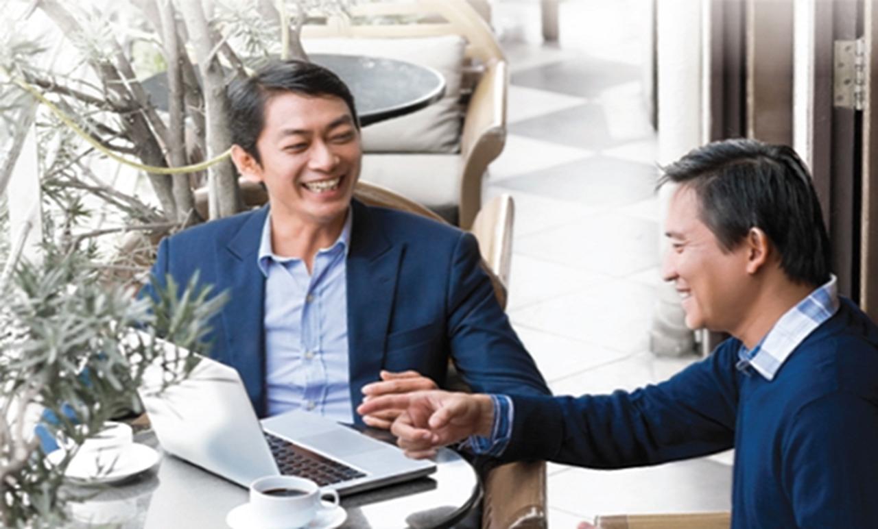 businessmen discussing SME financing and accessing it easily on HSBCnet